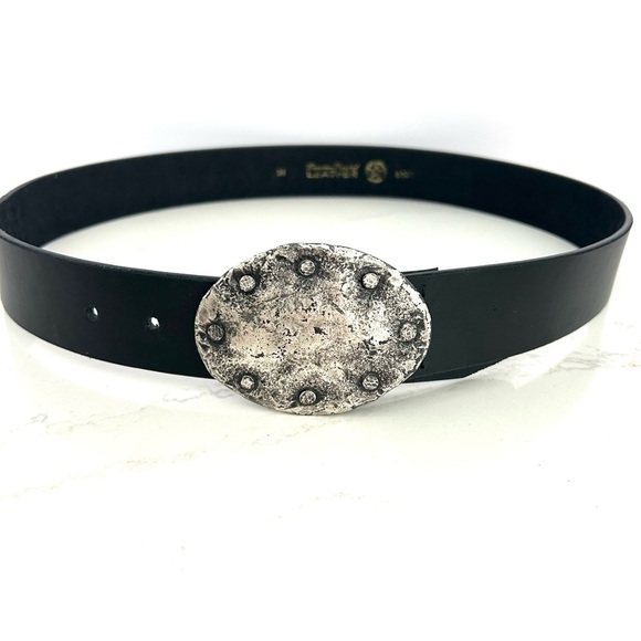 Accessories - Sculptural Buckle Leather Belt Silvertone Hammered Look Black Leather Size 36